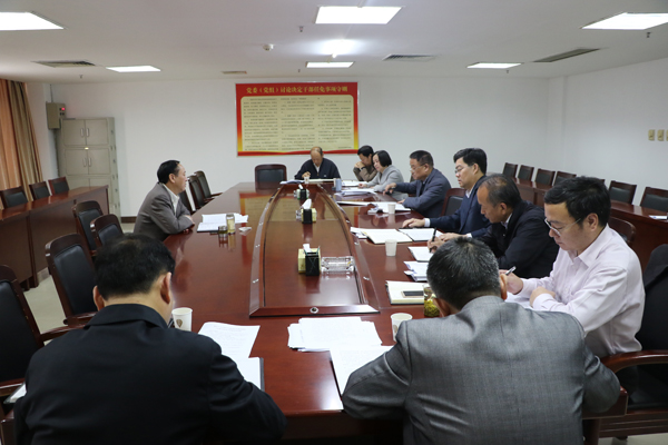 1509326048532303.jpg 中心组集体学习 (2).jpg